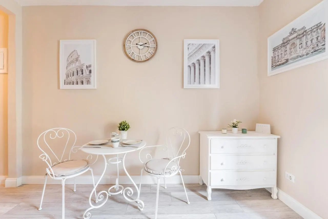 Apartment The Small Nest At Coliseum Rome